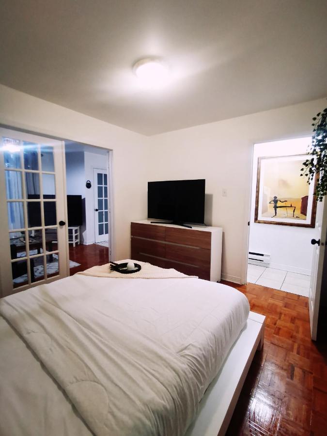 Plush 2 Bedroom Unit 5min Downtown Off Wellington Montreal
