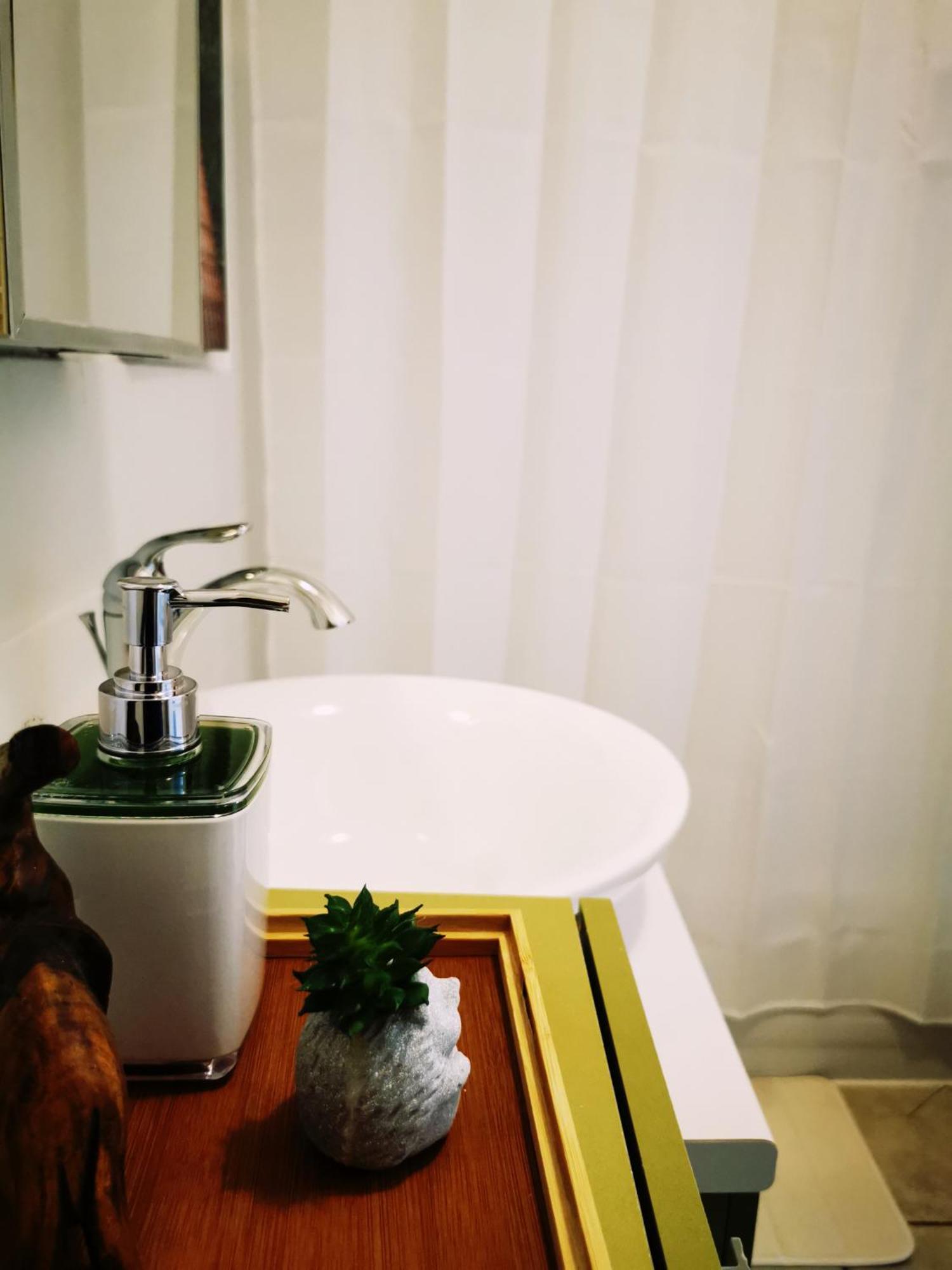 Plush 2 Bedroom Unit 5min Downtown Off Wellington Apartamento Montreal